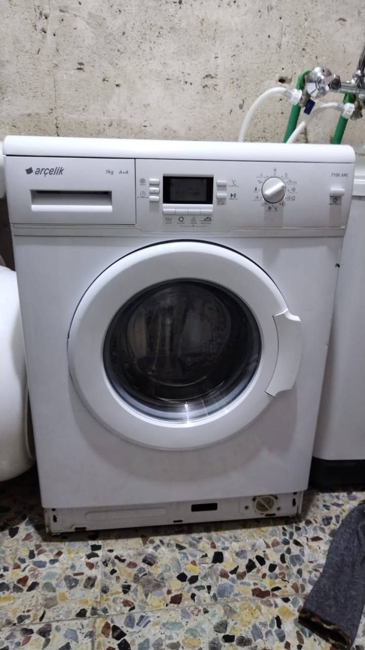 سلامو عليكم غساله نضيفه اخت الجديدة
7 كيلو نضيفه بمعنه الكلمه السعر150 وبيهة مجال
طباخ 5 عيون نضافه95 من 100  
 السعر250 بيهن مجال نشاللة العنوان حي العذل
***********. وتساب
