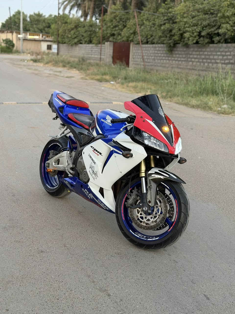 سلام عليكم دراجه HONDA.          CBR RR 600  موديل 2006 دبل عكس المرغوب   دراجه رنبه نازله من كلشي وكلاشي مكفوله كفاله عامه من التاير التاير الدراجه شوفت عينكم الصوره تحجي ماشيه 15 الف الدراجه    مضمومه قليل كلش طالع بيه سعره 40 بيه مجال لحد يكلي يغني كلشي اكو بل سوك وكلشي بسعره ميكنه خرسه مكاني بغداد الكاظميه رقمي *********** ✨
