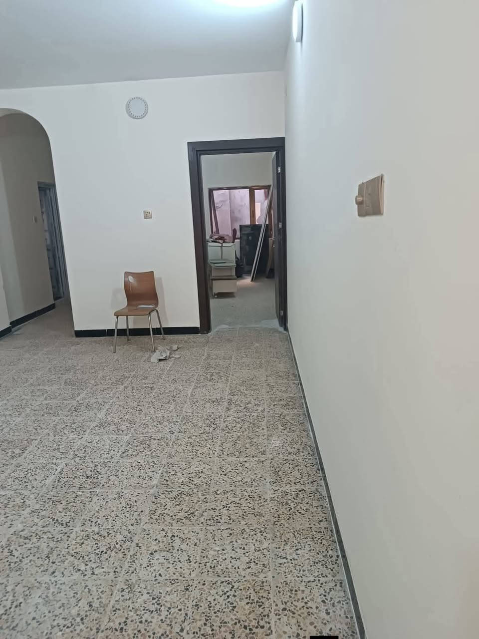 مشتمل للايجار نظيف جدا طابق اول مفصول بدرج خارجي مساحة ١٥٠ م في السيدية / الضباط يتكون من 
صالة كبيرة ، هول داخلي ، غرفتين نوم ، مطبخ وصحيات )
 بدل الايجار المطلوب ٦٥٠ الف دينار 
للاستفسار الاتصال على الرقم ***********
ملاحظة /الاتصال يكون مباشر بين المستاجر  ومالك العقار فقط
