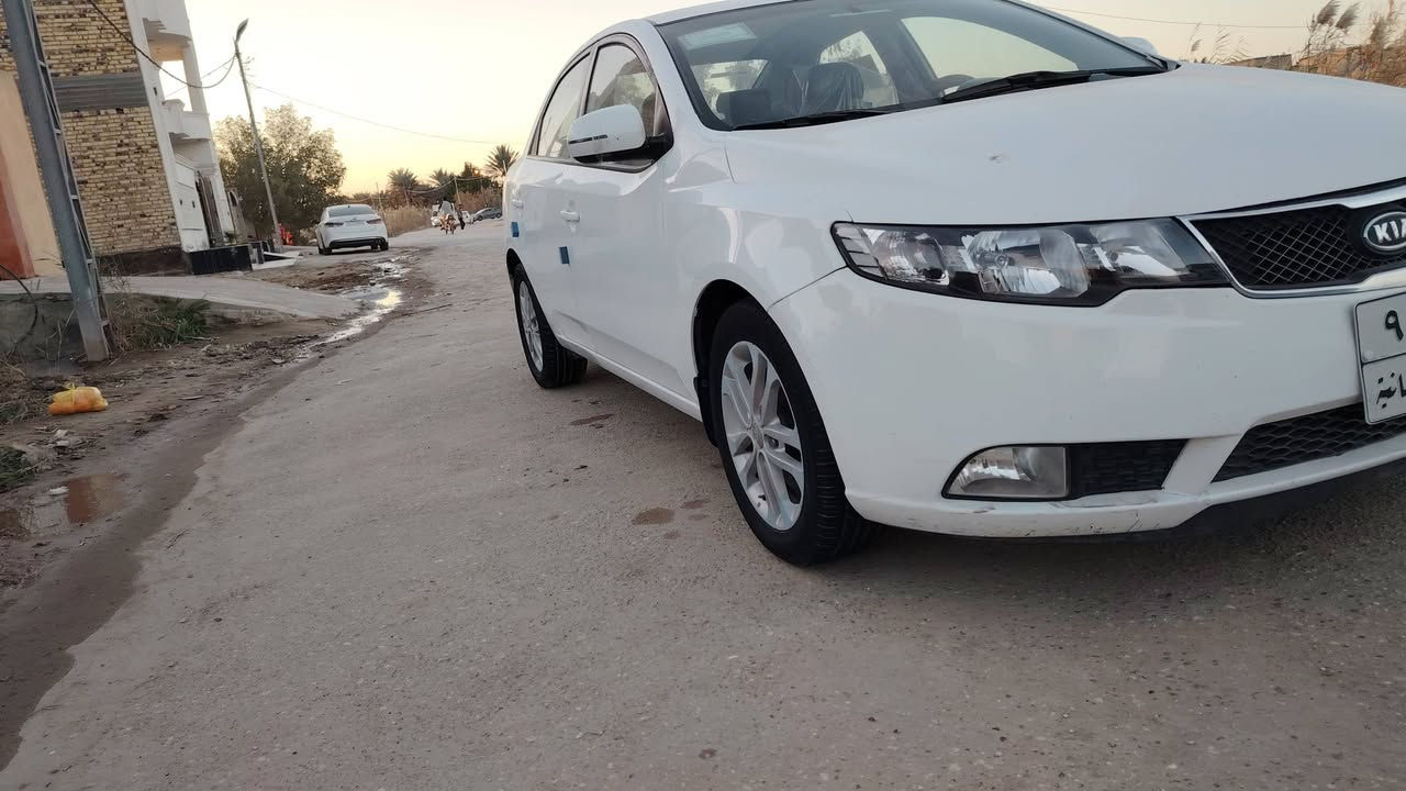 السلام عليكم
سيراتو موديل 2011. رقم سليمانيه بيها قاصرين راعيها ميت. راععيها عربي برمادي يسكن اهلها ماعدهم مانع بس يراد قسام شرعي  
سياره جاهزه. تخبل.    بيها حافة البنيد صبغ 
مكينه وكيروتبريد. جاهزه.  السعر 77
***********
