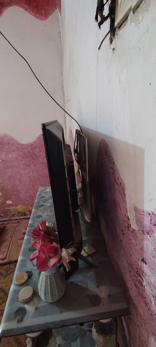 شاشة بلازما حجم ٤٣ شكل جديد استعمال قليل سعر ٤٥٠ بيهة مجال رقم هاتف ***********
