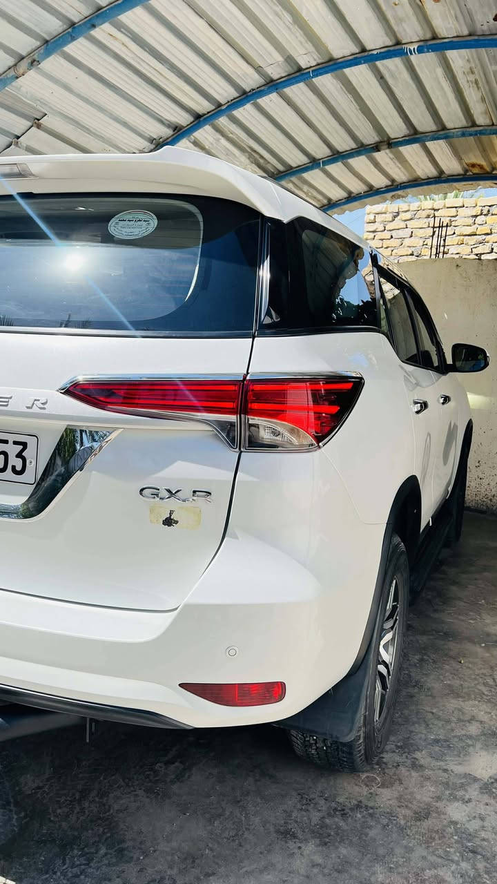 السلام عليكم 
فورتشنر موديل 2023   فئة  VXR   
مكفولة كفالة عامة من الضربة والصبغ السيارة زيرو على وضع الشركة  ماشية   7 الالف  زيرو  7 راكب 3 قطع تبريد  رقم اربيل
الس.ـعر  310  ورقة وبيها مجال    مكان السيارة بغداد 
للاستفسار  ***********
