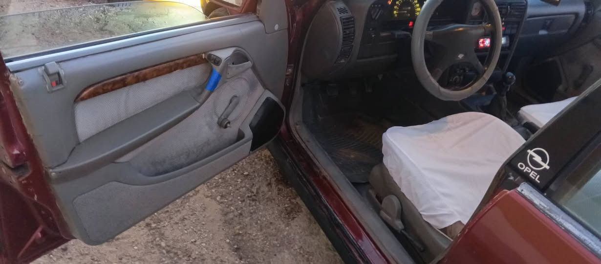 سلام عليكم اوبل اوميكا محرك 2000 كير عادي  رقم الانبار سنويه جديده كهربائيات كلهه شغاله سياره بلاديه موديل1992السعر 35 ورقه وبيه مجال بسيط مكاني الرمادي للاستفسار الاتصال على الرقم ***********
