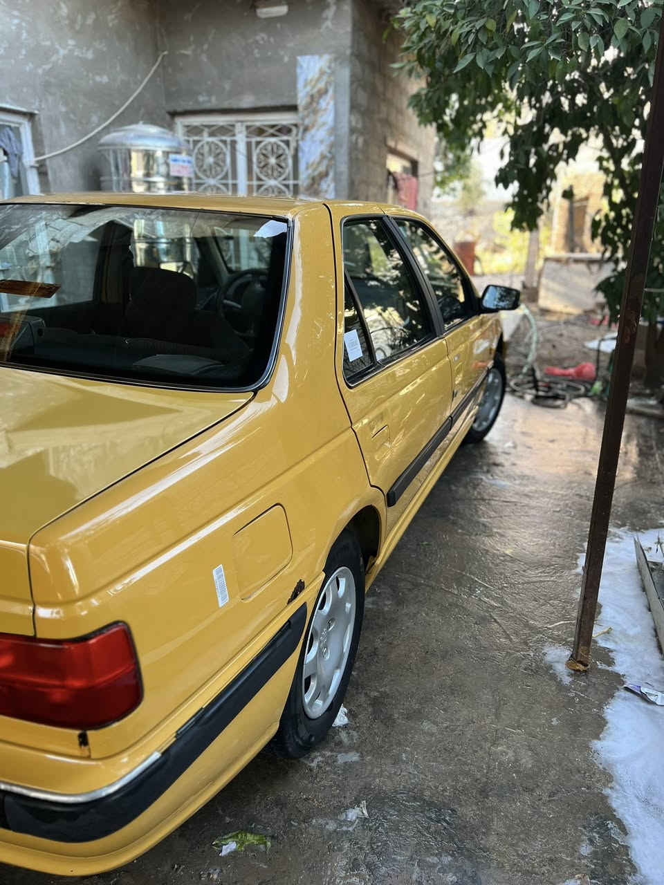 السلام عليكم 
بيجو بارص 2015 كير مكفول محرك مجفت جديد 
ما بيها غير الضربه الموضحه بالصوره ومبدل قبق الجنطه باب الجنطه المضروب موجود تبريد نقصه بس الڤان تخم تاير جديد حداديه خير من الله كهربائيات كلهه شغاله لايت العالي زنون سياره نصبتها حلوه السعر 44$ وبيها مجال مكاني بغداد شاطئ التاجي الطي قرب جسر المثنى   ***********
