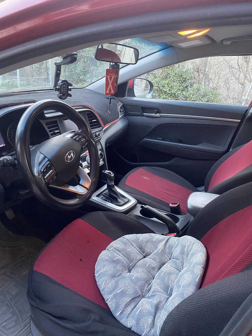 السلام عليكم الانترا 20 حادثه جاملغ خلفي بدون اي قطع تبديل بدون ايرباك بيه منضمومه مال غاز محرك 2000 دوش 
السعر 130 وصور السونار والحادث موجودات 
العنوان حي السلام الطوبجي قرب المرور 
الرقم ***********
