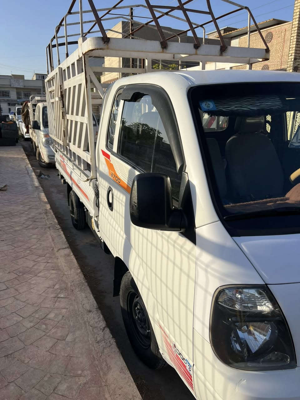 السلام عليكم سياره  كيه بنكو ٢٠١٧ 

السياره ب اسمي 
تبريد ويه السويج 
صدر جديد  امامي خلفي 
تخم تاير جديد 
دوشمه جديده بل كامل 
محركه خير من الله 
محجر جاهز بس يحتاجله جادر

رقم بغداد انكليزي جديد 

بيع مستعجل للتفاصيل 
***********
