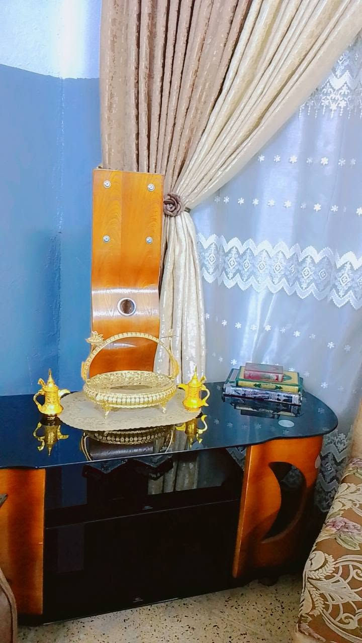 طخم مستعمل شي قليل
خشب عراقي  شرط النضافه
السعر 400 وبي مجال
مكاني موصل حي عدن
تواصل علا هاذا الرقم 
***********
***********
