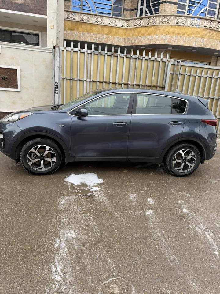 السلام عليكم
كيا سبورتج وارد امريكي موديل 2020 🇺🇸

السيارة جداً نظيفة كاملة مابيها اي نواقص ماشيه 51 كم تفحص كلشي سونار موجود كلين مكفولة من اي حادث او ضرر مثل ما موضح بالصور دفع رباعي AWD محرك Gdi 2400cc بحالة ممتازة لون نيلي مميز رقم بغداد 

السعر 175 ورقة وبيها مجال المكان بغداد الدورة 

للأستفسار ☎️ : ***********
