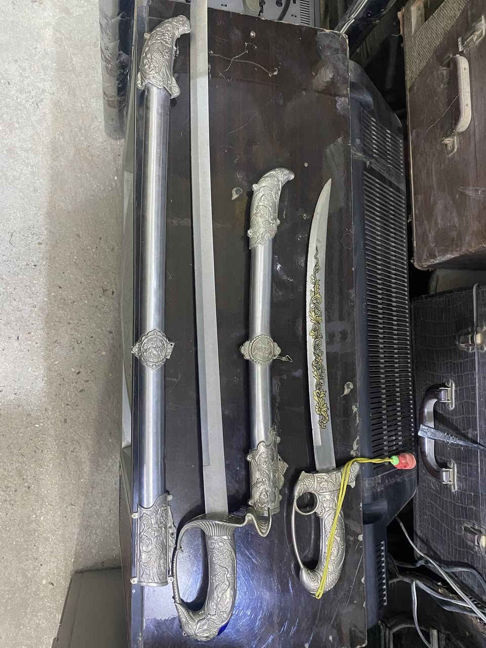 سيوف قديمة للبيع ***********
