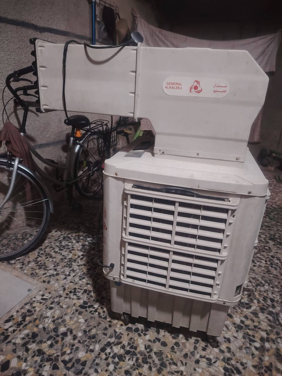 للبيع مبرده جنرال الخليج
اخت جديده مستخدمه موسم واحد نضيفه وشغاله بدون نقص
السعر ٢٠٠
مكاني بغداد حي البتول
رقم موبايل ***********
