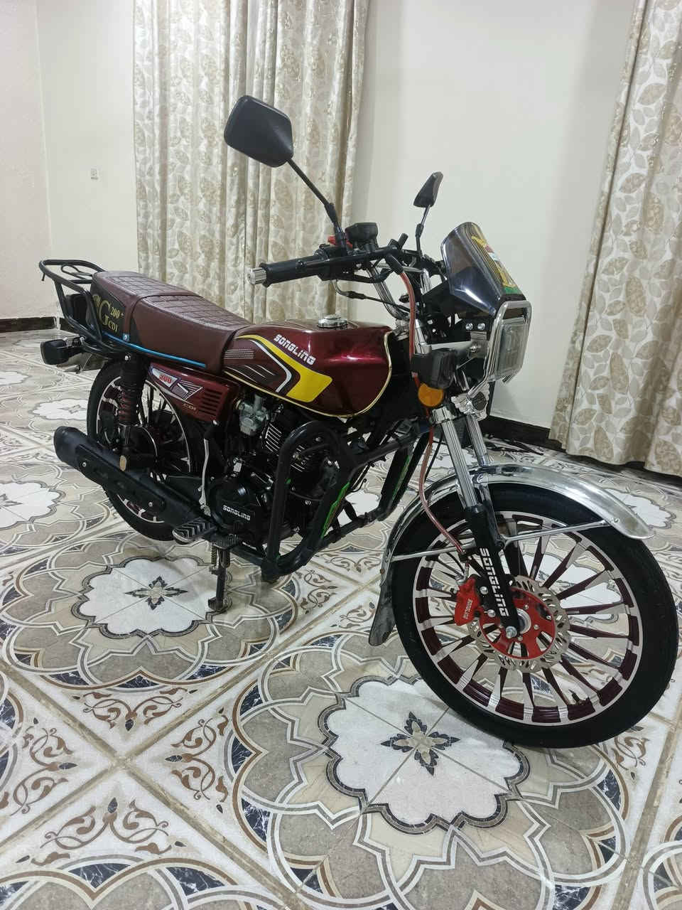 يالله. 

سولنك 26 بعده زيرو مصار اقل شهر مشدود محرك 200cc الصور هيه تحجي دراجه خير من الله. سعرها 900 او مراوس. شعندك نزل 

***********
