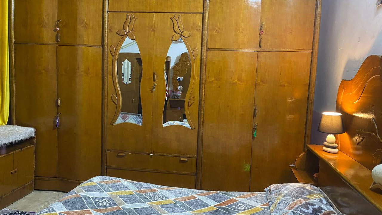 غرفه نوم للبيع ابسعر مناسب مكاني حله ***********
