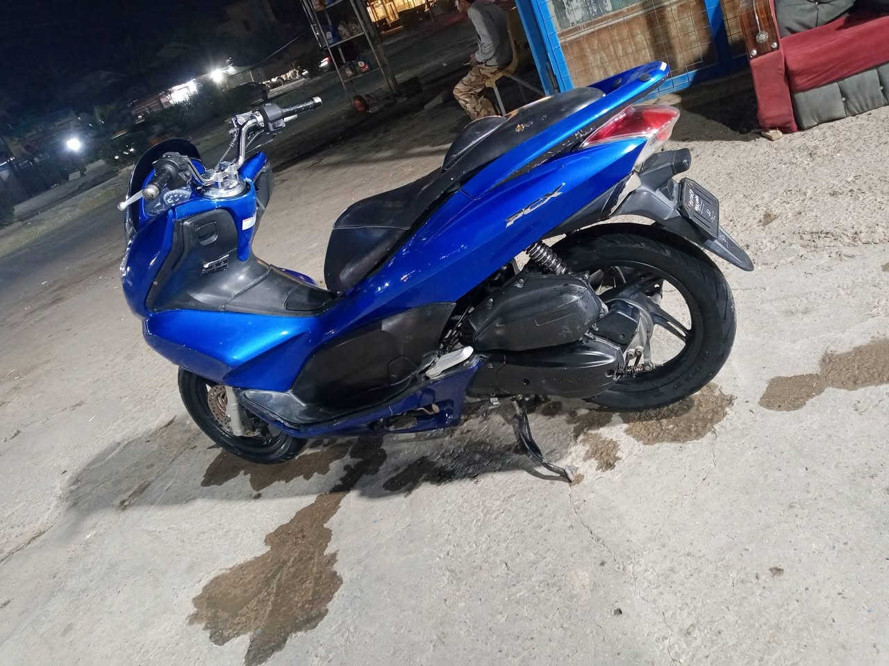 الجيل الاول ياباني محرك فول نعومه
كفرات الاماميه شوي يرادله تطبيك الامامي بس محرك ناعم شحن عبالك والله 
دراجه حلوه مرتبه مكانه ابو دشير 
السعر مليون و100 بيه مجال بسيط 
نواقصه بسيطه دراجه 
***********
