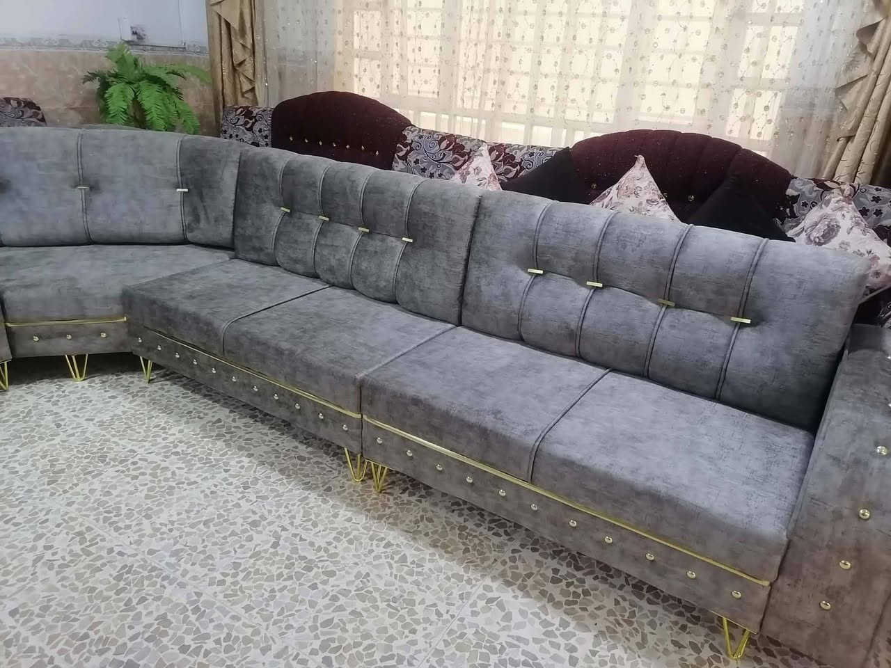 ديوان ١٢ متر خشب عراقي ثقيل دوشمة جديدة غير مستعملة شرط الخشب والاسفنج والقماش حتى التطبيقية خشب السعر٦٢٥ الف للإستفسار الاتصال على الرقم *********** و*********** موصل الحدباء
