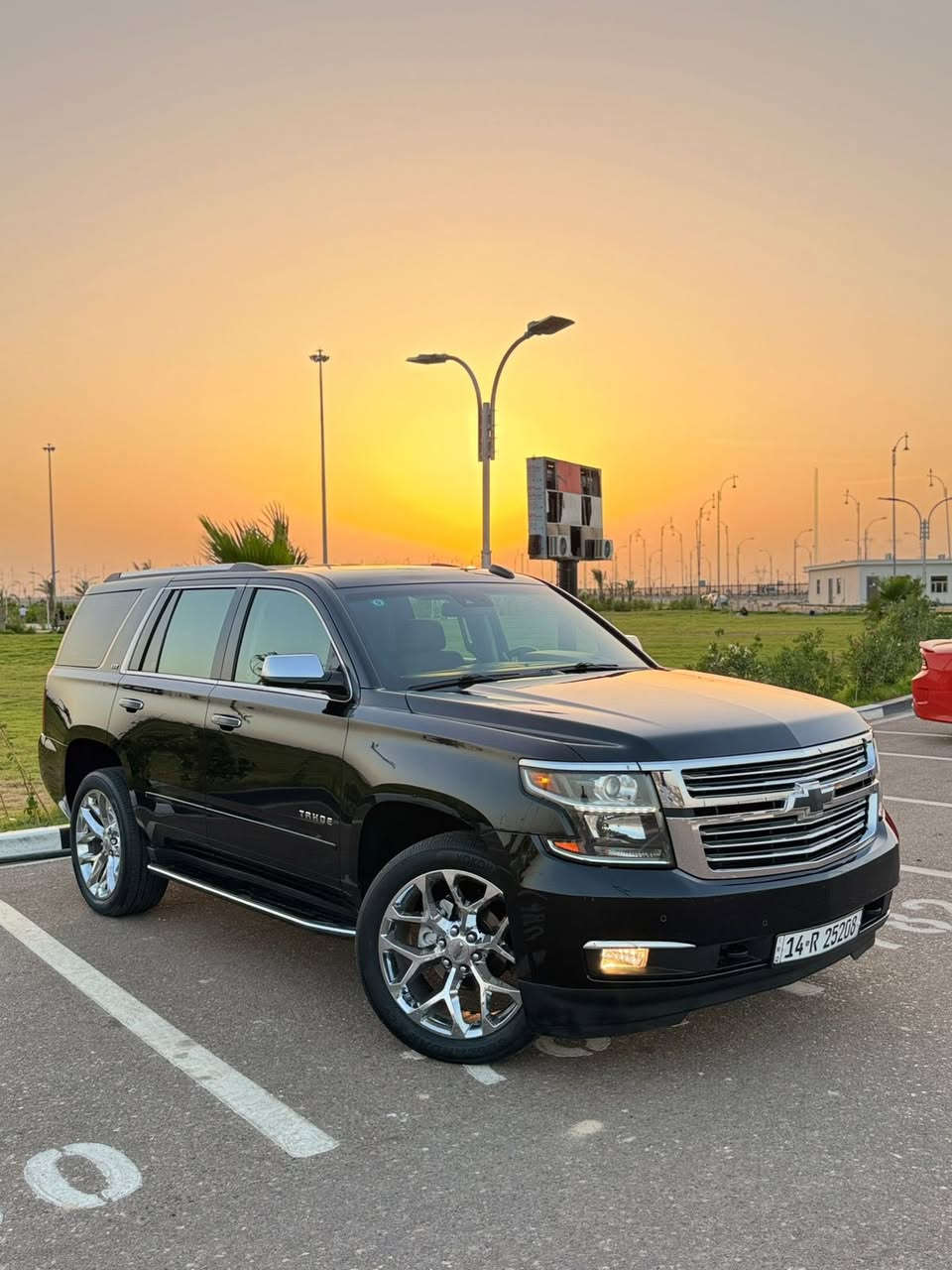 السلام ؏ـليكم تاهو موديل 2017 خليجي وكاله المنصور رقم بصره الجديد فول مواصفات LTZ داخل قرميدي ماشيه 105KM جديده السياره. 
السعر 358
العنوان : بصره 
رقم الموبايل؛***********
