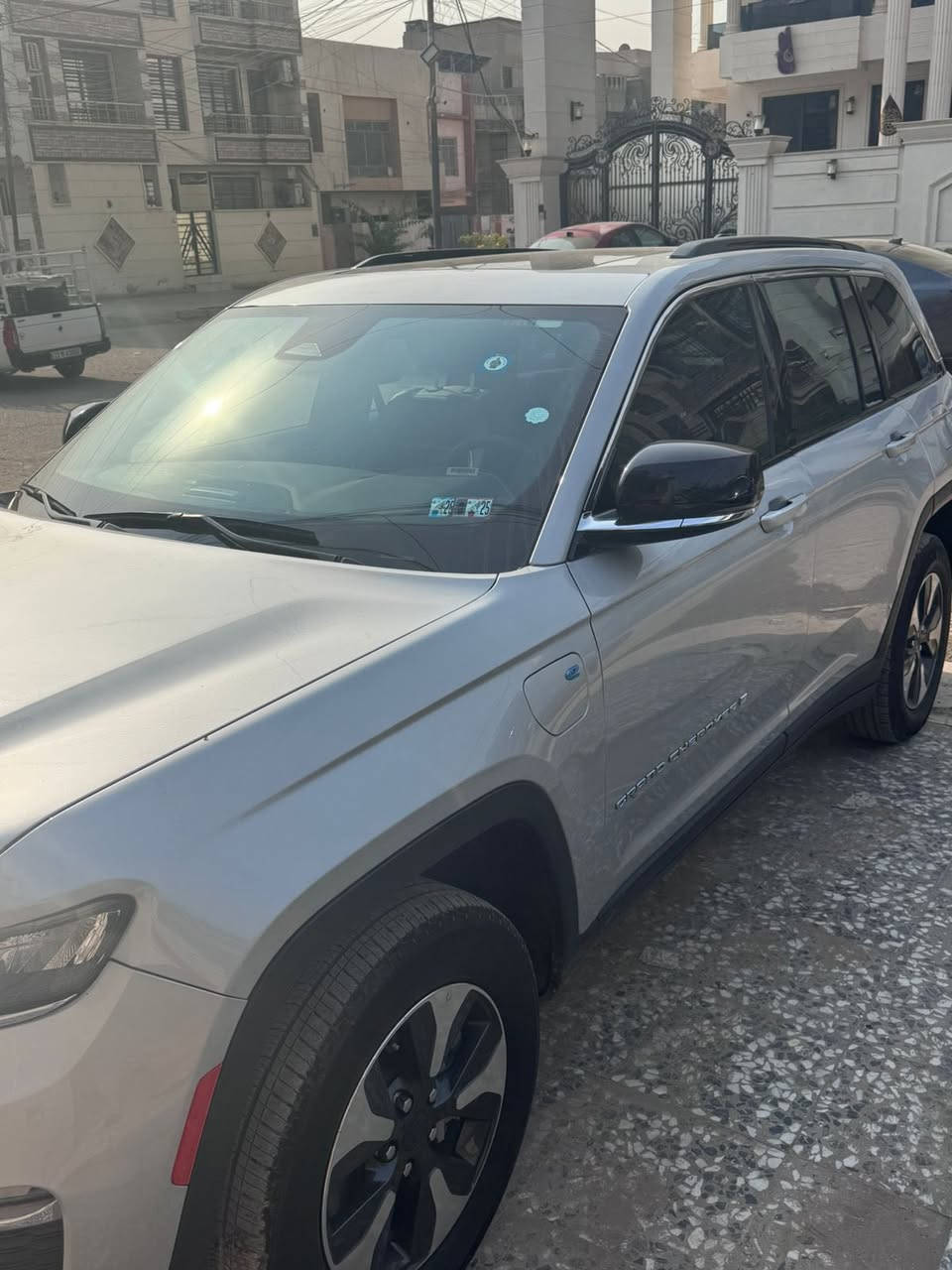 السلام عليكم
جيب كراند شيروكي 4xe 2024 
Electric \هايبرد
ماشية 24,000mi
محرك 2.0L تيربو 
فول مواصفات1/1
بجم كبس بدون دواخل بدون ايرباك
جديدة بمعنى الكلمة
حادثها بسيط فقط جاملغ خلفي صبغ صور الحادث موجودة و رقم شبه مميز
السعر/37.700$
الرقم/***********
