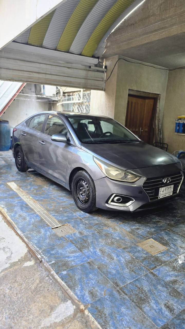 اكسنت امريكي 2019 رقم بغداد بأسمي  حادثها جدا بسيط بالبنيد مصلح نفسة وبيها بارد بالجاملغات الامامية  دحجات السيارة نضيفة مكاني بالحلة شارع ٤٠ 
 السعر 100$ ومبيها مجال
***********
***********
