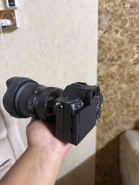 سوني R7…5
مع عدسة70-24سكما
شتره 4k
لل استفسار ***********
مكاني الديوانية
