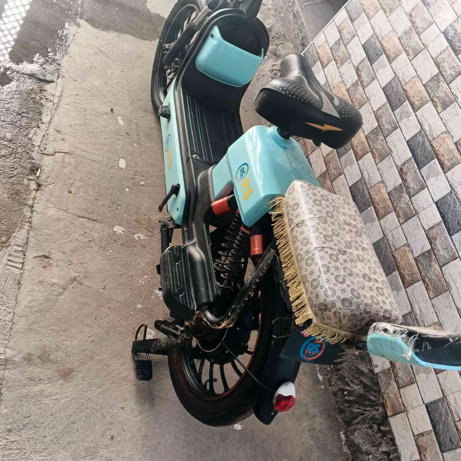ماطور شحن جاهز شغال ،نقص بطاريات هابطات 
السعر 200 الف وبي مجال مكانه شارع 100 فلكة العلم 
لتواصل ع الرقم ***********
