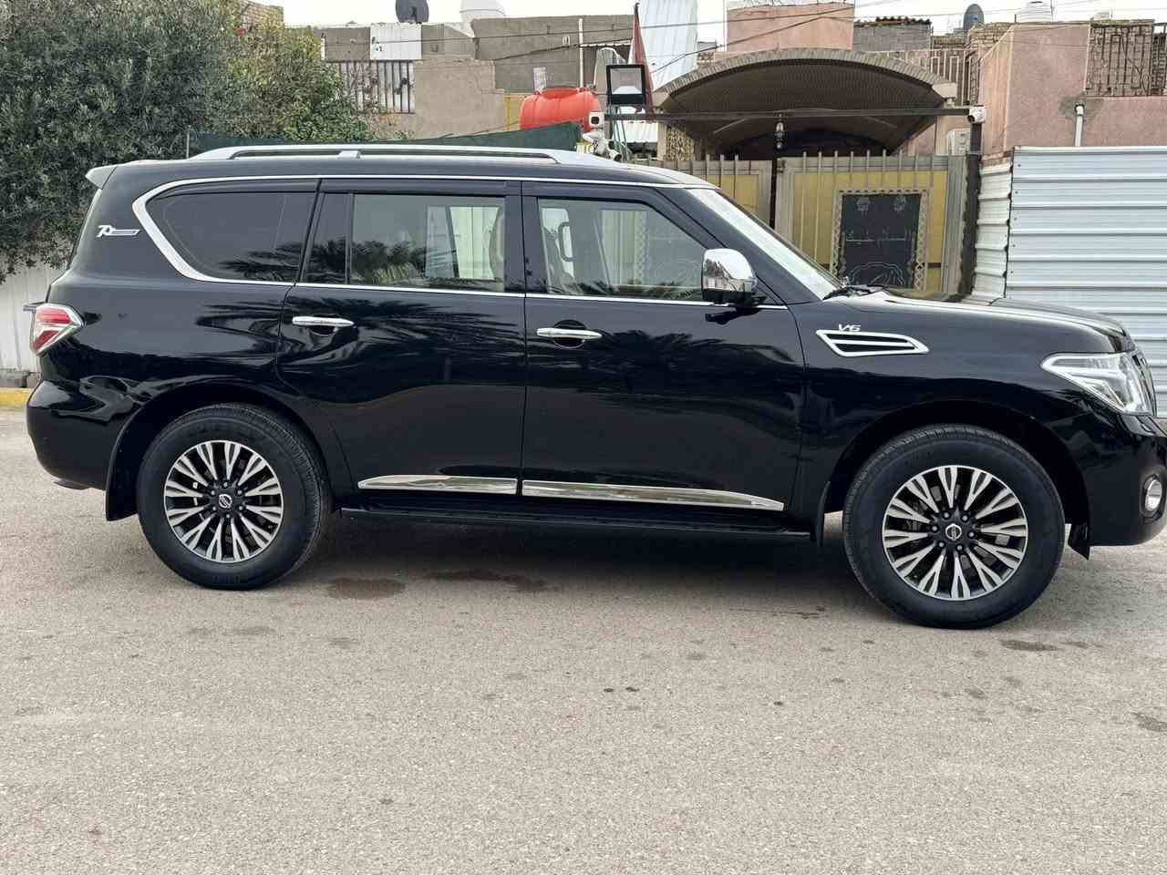 سلام عليكم باترول 2017 مكينه 6 سلندر كفاله عامه مغلفه ppf فئه بلاتينيوم سياره وضع شركه بعدهه تخم تاير جديد ماشيه 29 الف حقيقي 
لبيع او المراوس بتاهو 2020 فقط 
سعر 370 وبيهه مجال 
***********
