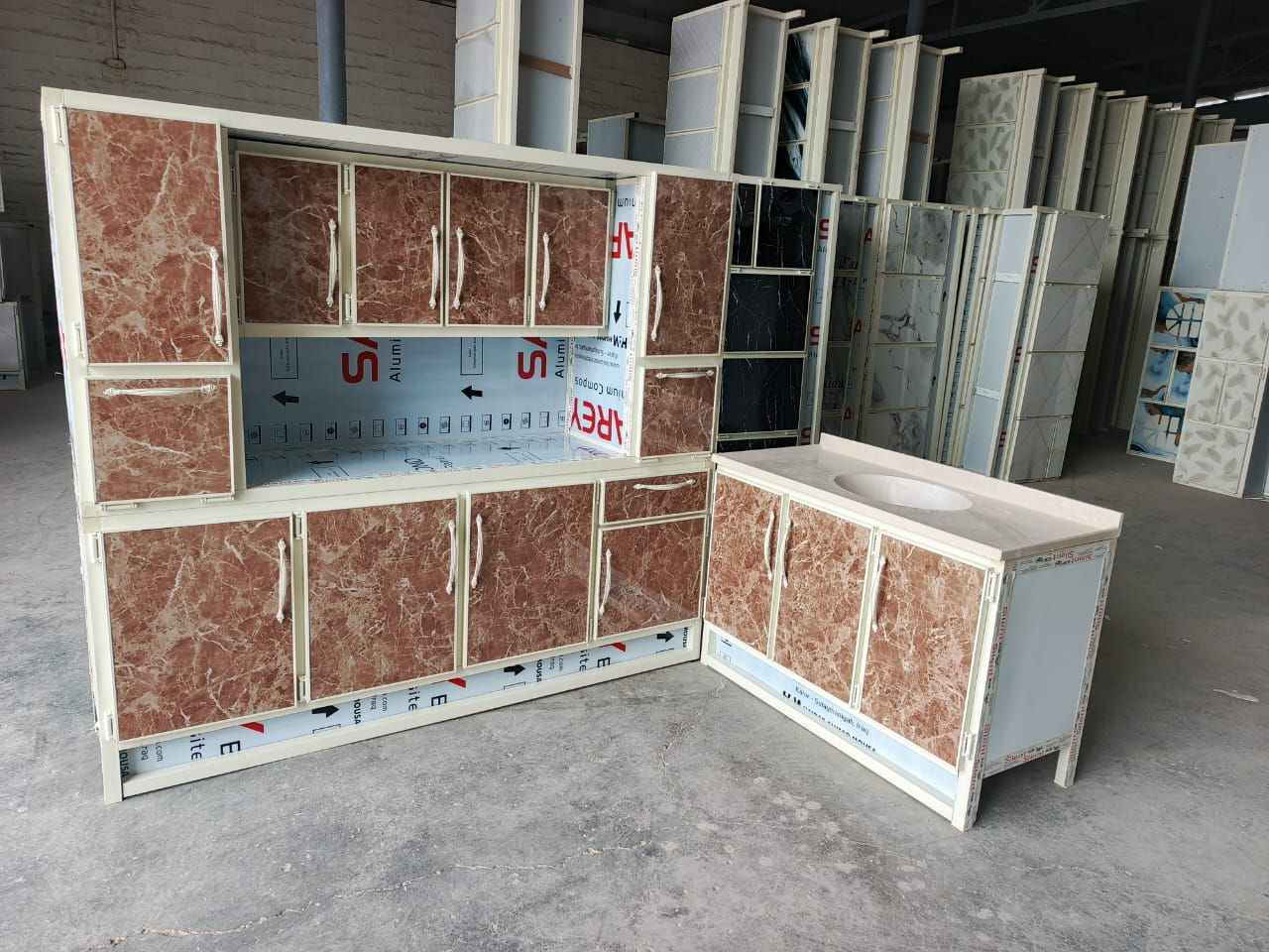 كاونتر مترين. أرضي. مترين. ملحق .  مع سنك مرمر متر و 20 سم. 

سقف الارضي ع طوله مقوى بالخشب. ☝️☝️☝️

السعر 340👍

متوفر توصيل بغداد والمحافظات 🚀🚀
للحجز مراسله الصفحه 
او عبرالواتساب *********** بغداد, العراق
