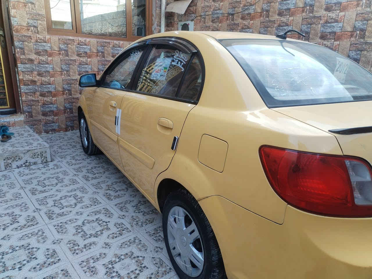 للبيع او مراوس كيا ريو موديل 2012 كوري
رقم بغداد اللماني بسمنا بلموصل التحويل شرط 
 هيئه وغرامه صفر 
شرط التحويل 
كابون بانزين بيها 
مكينه 16 الاصلي بداية تبخير 
كير توماتيك شرط 
وجامات كهرب 
تدفئه تبريد ثلج 
تايرات جدد 
طخم امامي خلفي جديد 
بدون ضرر 
فقط دوسه مال الباب الوره شبرمن عند الداير  
 بدون قطع تبديل فقط تلقيطات قليله
السعر 96 وبيها مجال 
استفسار اكثر 
***********
***********
