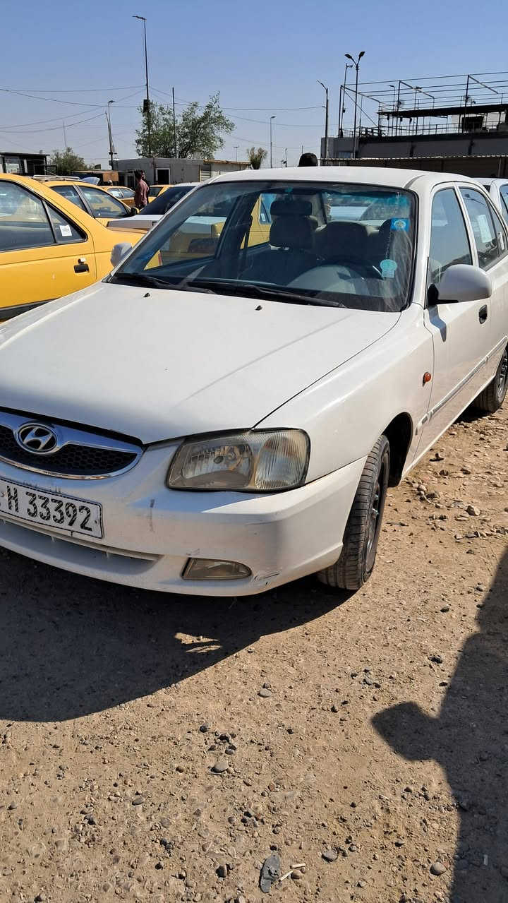 السلام عليكم
ڤيرنا 2015 سنوية وهزة جديدة تخم تاير جديد 
مابيهة اي نقص بيهة صبغ الصندوق من برة بدون دواخل 
الباقي مكفول مكاني بغداد البلديات / 75 وبيهة مجال قليل 
***********

