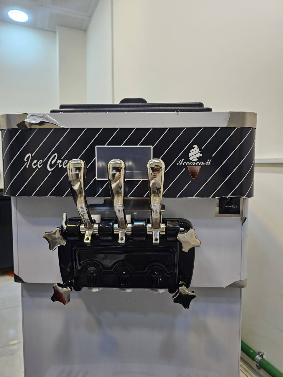 ماكنة سوفت سنكل فيز
دبل كمبريسر 

جديدة استخدام ٣ اشهر فقط 

حالتها ممتازة ونظافتها 90% 

سبب البيع غلق المحل 

اما المكينة شغالة 100% وكل نقص مابيها وانتاجيتها ممتازه والحمد لله 

السعر 1,300,000 وبيها مجال بسيط
للاستفسار:-  ***********
