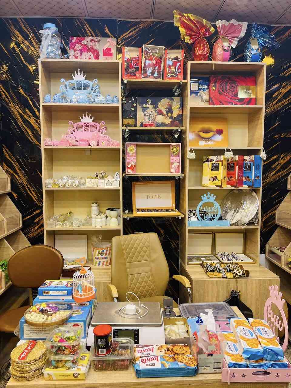 رفوف جديده مستخدمه ٣اشهر جديده حطاطه للبيع كامله شلع محل كامل السعر قيم بل يرضي الله تريد مع البضاعه او بدون بضاعه ***********موقعي الفلوجه الكماليات مقابل مول الساهره
