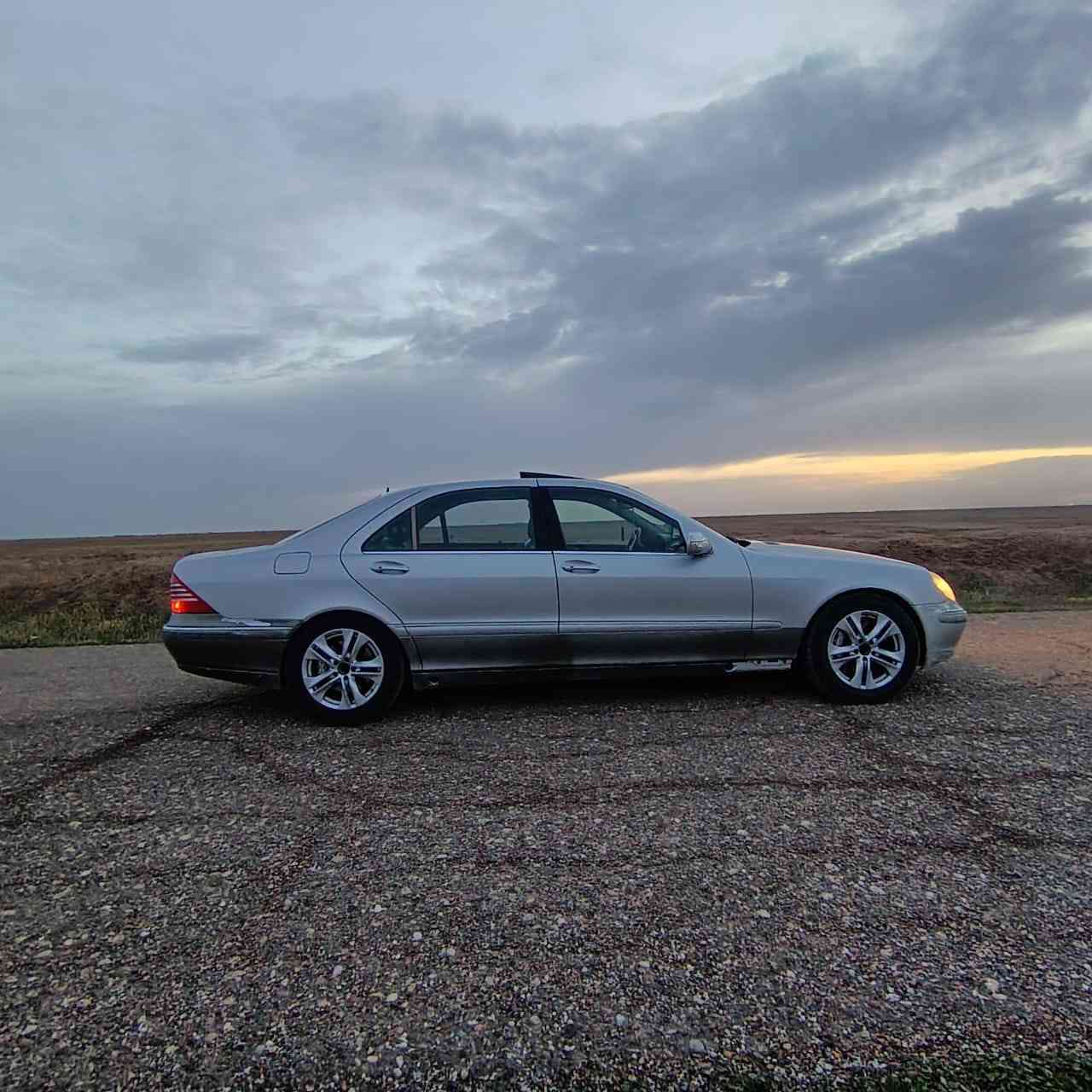 2003 بديS600 باب طويل فول 1/1  محرك 500
رقم بصرة دولي بإسمي 
اصل هيدروليك وشادلها لوي ودبل بلادي
للاتصال واتساب ***********
