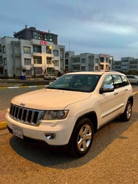 جراند شيروكي • دبل • مقاعد جلد