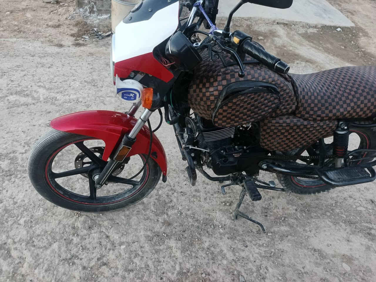 سلام عليكم موشراي لا تراسل ولا تخابر ديوان موديل 24 مكينه مقفوله 200 اوراقه سكنر مقفوله من كلشي سعر مليون او 150 بيها مجال للطيبين *********** مكاني صلاح الدين سامراء
