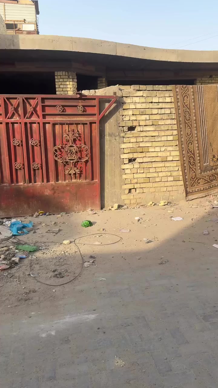 سلام عليكمً ييت البيع طابو زراعي سند 25 الموقع حي سفير المساحه 250 متر واجه 12 ونص ونزال 20 بيت هيكل التصال عله وقم واتساب ***********
