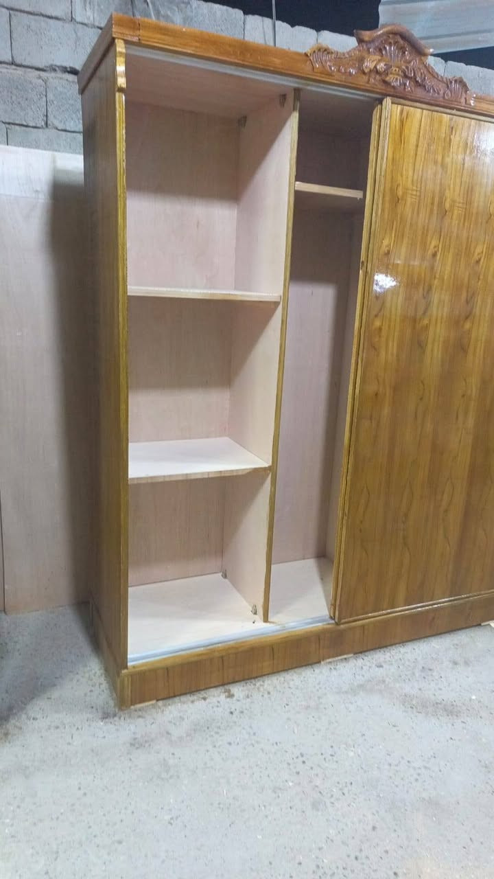 يتوفر لدينا كناتير بوفيات فراش جميع قياسات صاج سلايت مع قاصة داخلية في الكنتور بعقوبة كاطون شارع أبو رباح مجاور مرطبات السيد *********** مزاد ابو كرار الغريباوي
