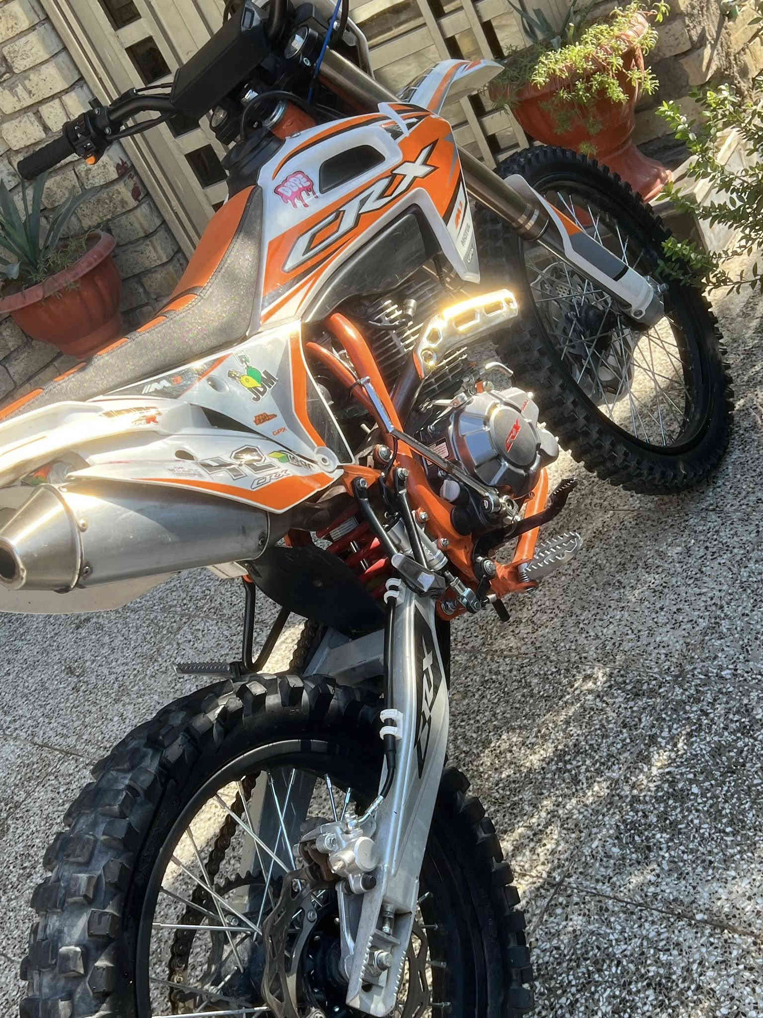 سلام عليكم دراجه قفاز crx للبيع او مراوس  موديل 25سعر مليون 350 العنوان بغداد رقم ***********
