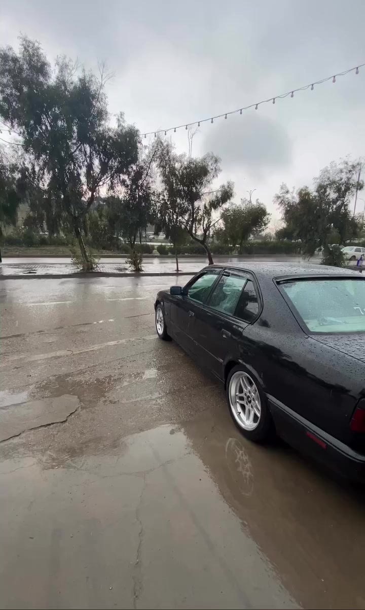 bmw  525   گێر عادی     مۆدێلی ١٩٨٩  کامل کامل کراوە بە  ٩٥         سلایدو   تۆماتیک نیە       کوشن کارە با  کوشن  جلد   تەلەفون   ناو ڕەساسیە  و  ناو فۆرمیگا  پێش پان    سەیارەکە  ماڵی دۆستە  دەعامی  بۆ دەعامی بە شەرت  گێر  ومەکینەی بە شەر   مەکینەی  هەڵمیشی نیە ڕۆنی گێڕو مەکینەی تازە  گۆڕیومە      پلاکو  نۆزلی تازەیە   بەنزین زۆر کەم ئەخوات  سەیارەکە  دینار مەسرەفی  تیا نیە   گێچی بەنزینیشی  ئیش ئەکات      
هەموو گیانی بە شەرت   سعر ٥٧ وەرەقە   مەعامەلەیەکەم     
 ***********
 تێبینی :    ٨وەرەقە و نیو   غەرەمەی تیایە  دوای مەعامەلە  ئەی گەڕێنمەوە 

ئەو  ڕەقەمەشی لەگەڵا  نیە     ڕەقەمێکی ترت ئەیەمێ   تا ٢٠٢٩ تازەیە
