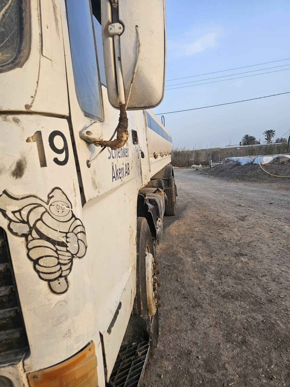 السلام عليكم فالفو موديل 1996 بم ونوزل السياره جاهزه من كلشي والكشر قناعه شخصيه مكانه بابل حله ناحيه النيل ***********
