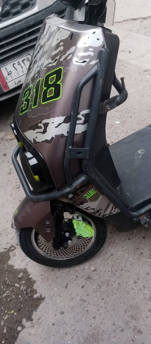السلام عليكم للبيع دراجه شحن نوع 318 دراجه نضيفه مابيها نقص مواصفاتها 6بطاريات الكبار لايت زنون عالي ناصي هورن اشاير يمنه يسره ورباعي بصمه تفتح وتقفل وتشغيل عن بعد بيها درع تحمي الكفرات وجوزه قاطع دوره مكاني بغداد جديده سعر 550 وبيها مجال قليل ***********
