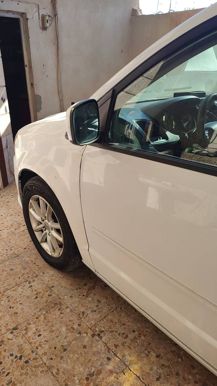 سلام عليكم دوج كرفان موديل 15رقم بصره مشروع وطني مكينة كير حدادية ابواب كهرباء صندوق  تبريد تدفئة سيارة جاهزة بيهة 3 قطع صبغ السعر 140 مكان البصره قضاء المدينه ***********
