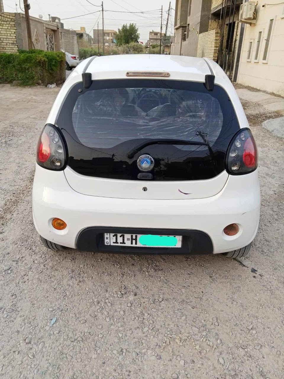 باندا ابيض ٢٠١٣ محرك جديد شاده مال حاويه والكير نظيف جدا والتبريد شغال رقمهه بغداد الانكليزي الجديد وسنوية جديدة ٢٠٢٥ وبأسمي بيهه صبغ ابيع حزام ... نواقصهه فقط تحكمات التبريد اللي بالدشبول....  والدشبول شويه بي ضرر موضح في الصور سعرهه ٤٠  للاستفسار ***********
