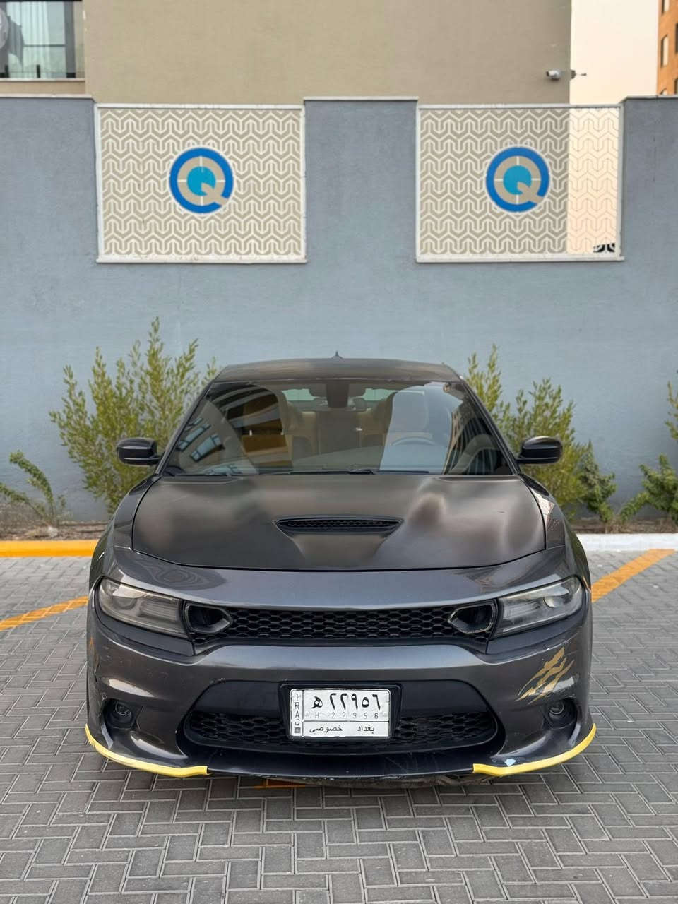 السلام عليكم 

جارجر 2018  ( 3600 )  فور ويل  
صدر  امامي + خلفي جديد 
باتري جديد 
ماء راديتر جديد 
فيتيم + المساعد جديد 
تايرات تخم جديد 
 هزة وفحص وسنوية جديد تحويل  مباشر 
رصعات بالقمارة اثر البنيد 
السيارة حلوه وجاهزة 

السعر. 150  ورقة 

مكاني بغداد   ***********
***********
