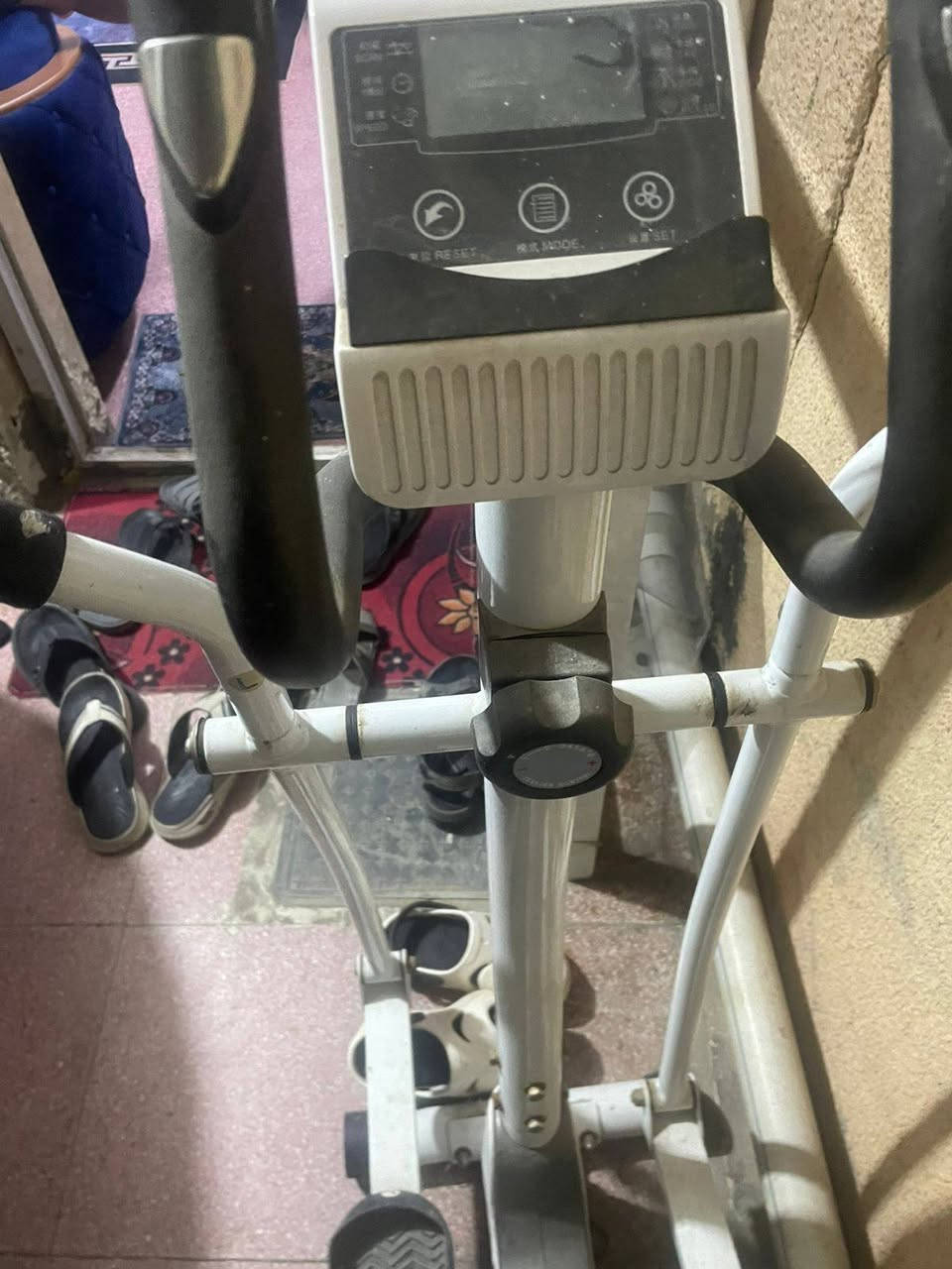 جهاز اوبتكال لتمارين الكارديو بي سرعات متعددة ويحتوي على شاشة تحسب السعرات والوقت سعر 150 الف قفل عنوان بغداد للشراي مراسلة الصفحة او الاتصال على الرقم *********** يوجد توصيل بكروة بغداد فقط
