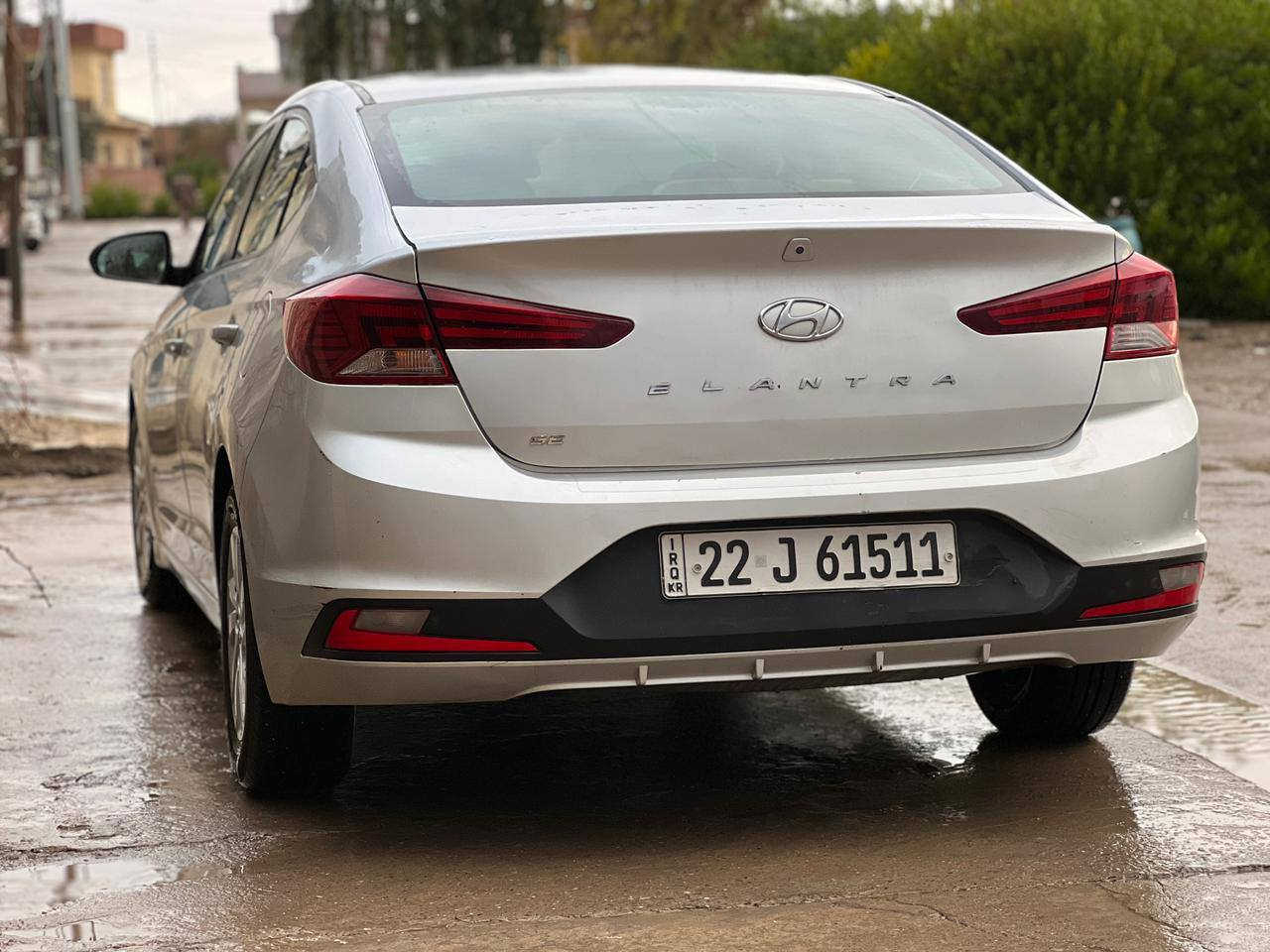 السلام عليكم 
من رخصة الادمن 

سيارة الانترا موديل 2020 
وارد امريكي 
(كير محرك ) شرط 
ماشية (61 الف ميل )
رقم اربيل شرط والتحويل
كابون (الكتروني )
رقم وهزة جديد 
موصفات (SE)

كير AT المرغوب

ضررها جاملغ وشوي من البونيد 

بدون دواخل بدون ايرباك

تبريد تدفئة 
كامرة 
تحكمات استيرن
تحديد مسار 
كروس مثبت سرعة
مانع انزلاق
بريك ذاتي 
نضامين قيادة (سبورت / نورمال )

السيارة احلى من الصور 
جاهزة من كل النواحي 

سعرها (143)$ بيها مجال 

الخاص مغلق 
للتواصل *********** اتصال واتساب
مكان السيارة حمدانية قرقوش
