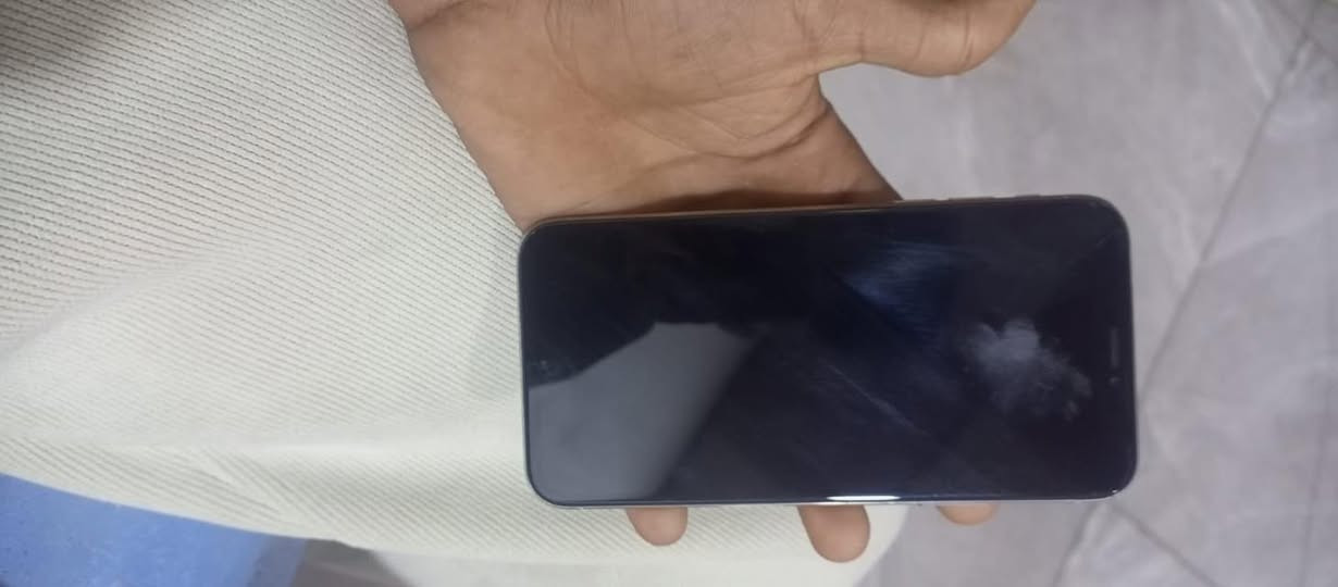 مبايل xrالبيع كله شغال بس ضهر مكسور سعر 175 رقم المبايل *********** بي واتساب
