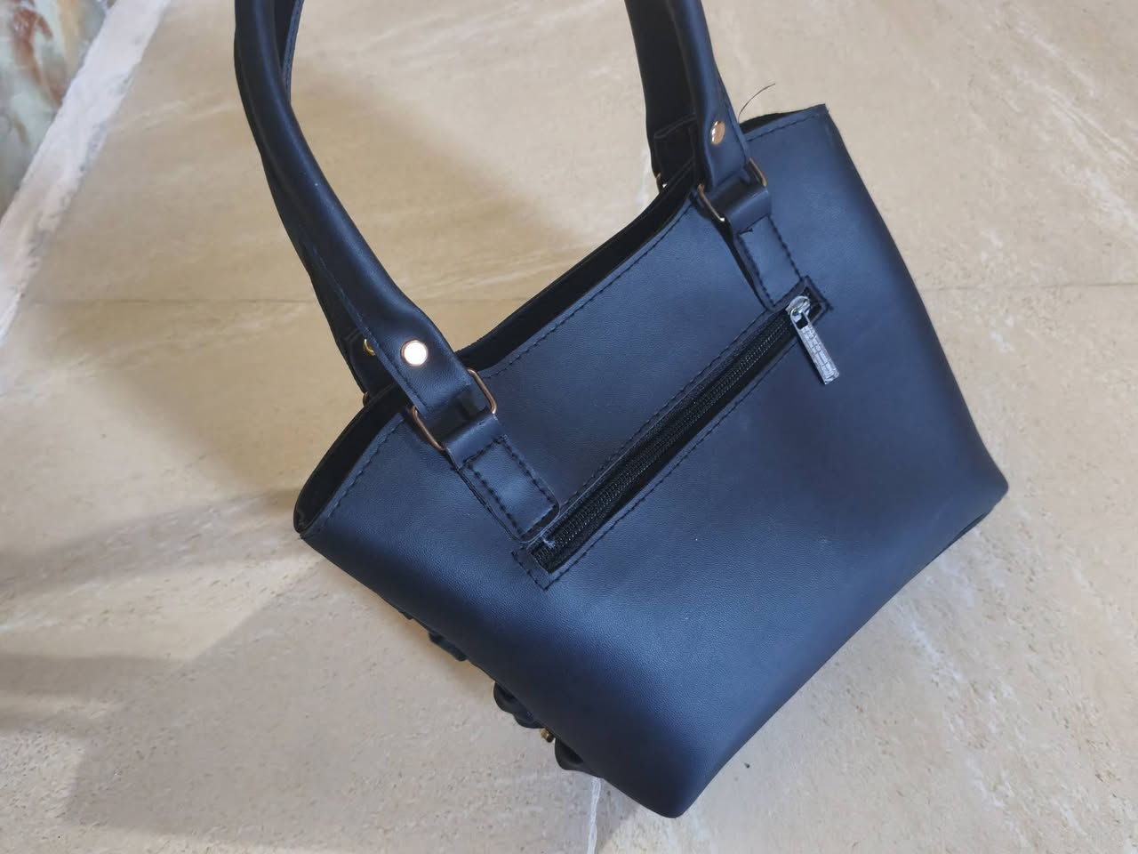 حقيبه نسائيه جديده السعر 5 يوجد توصيل


**إذا كنت صاحب هذا الإعلان وتريد حذفه لأي سبب، رجاءا أرسل رسالة إلى الدعم الفني**