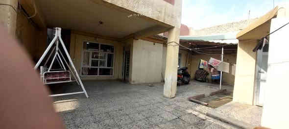 السلام عليكم دار للبيع مساحة ٢٠٠طابقين بناء طابوق يحتوي على ٣ غرف استقبال هول مطبخ ترك خلف البيت وبجانب البيت السعر ١٠٠ بي مجال الاتصال ع الرقم *********** حي الزهراء مقابل ثانوية الانتصارات
