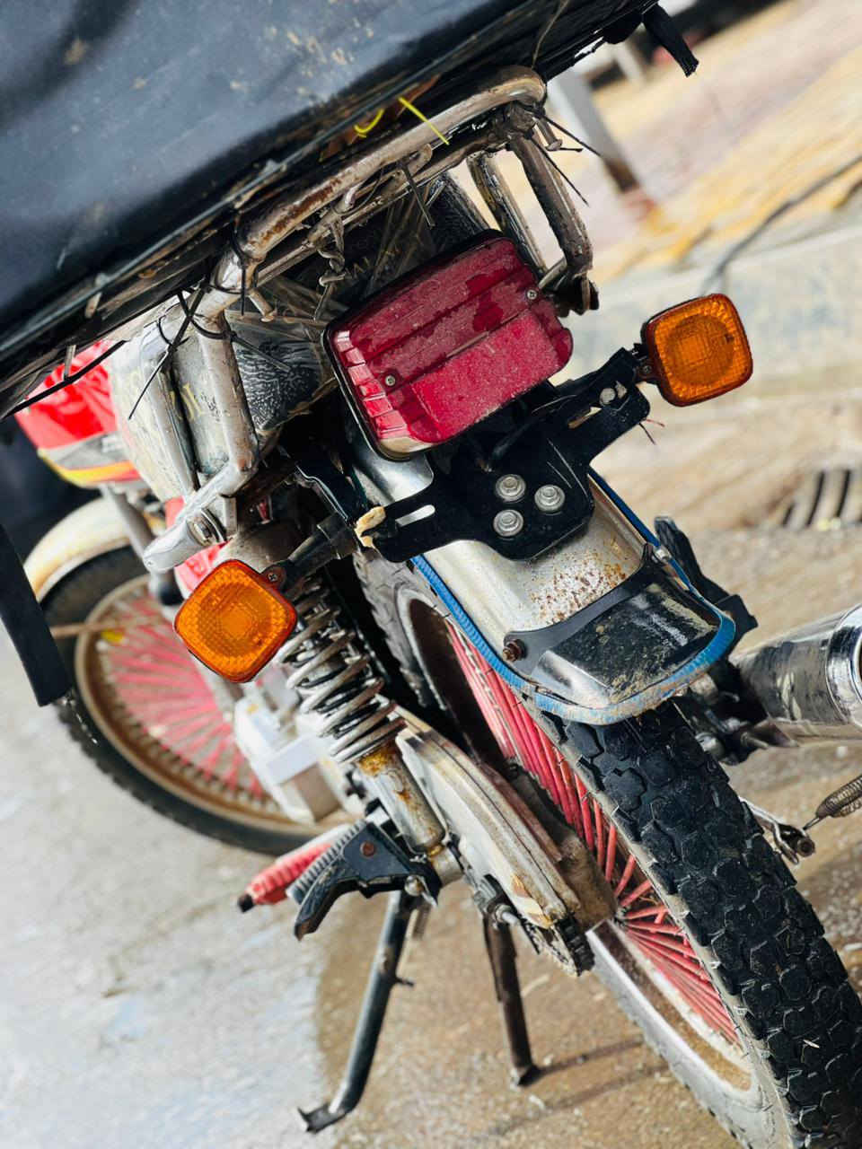 موطور سيفان 2024للبيع السعر 475وبي مجال محرك شرط كلشي شرط وبي مجال رقمي ***********
