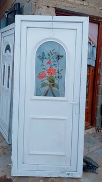 باب PVC • مستعمل قليل • باب أصلي