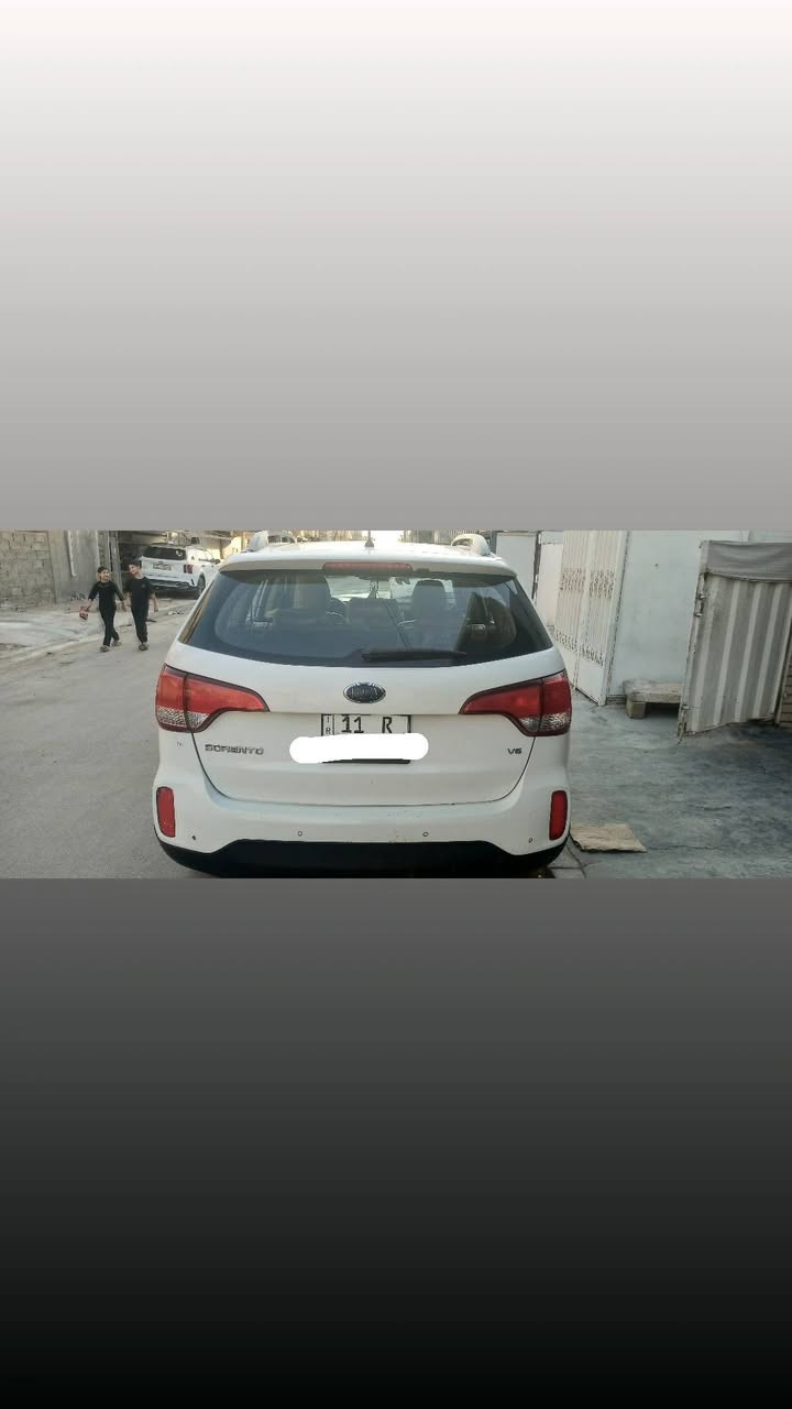 سورنتو 2014 خليجي فول 1/1بانوراما
سته سلندر 3500
جلد كشن كهرباء 
تدفئه تبريد 
سبعه راكب 
ثلاث قطع تبريد 
لد ترحيب بالدواسه مري شفط
خمسه ويل كب 19 أنج
كاعيه مغلفه جلد 
حداديه جديدة 
سيارة بغداد باسمي تحويل ثاني يوم 
اربع قطع بين بارد او صبغ كما موضح بالسونار المندلاوي
السعر 150 أو بيها مجال حك الجيه 
هاتف او واتساب ***********
