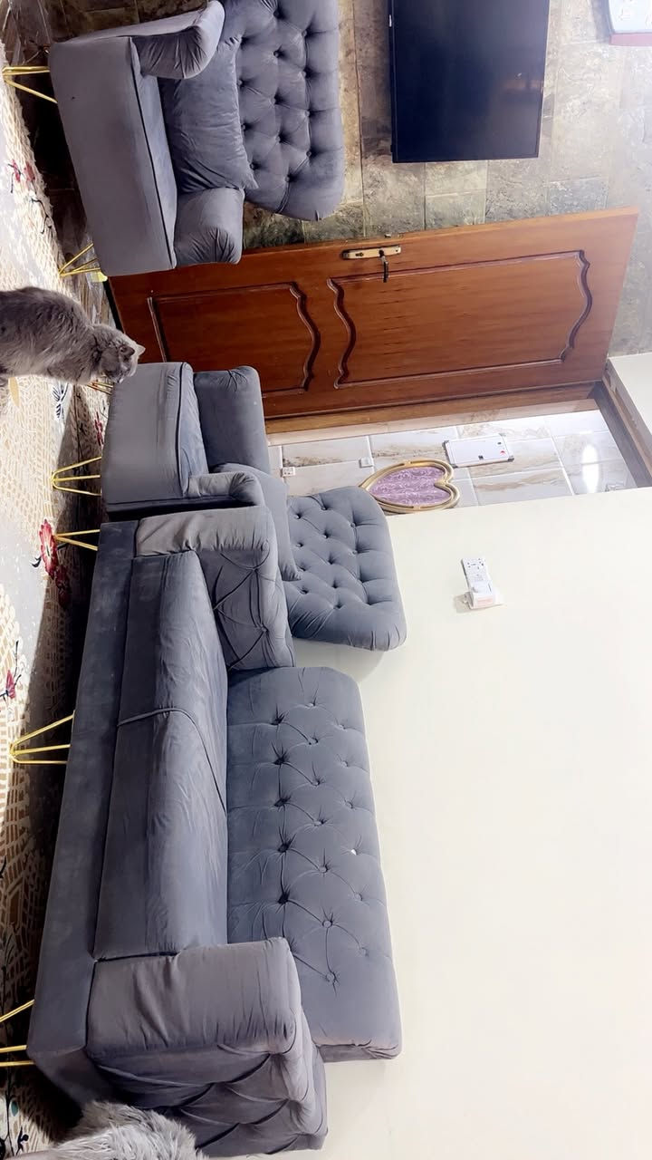 نص تخم ٤ مقاعد تكمه تزكام نظيف  مكان دوره الاثورين واتس ***********
